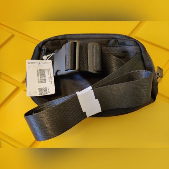 NWT Lululemon Everywhere Belt Bag BLACK Rare Original OG Version Classic EBB 1L - Picture 12 of 12